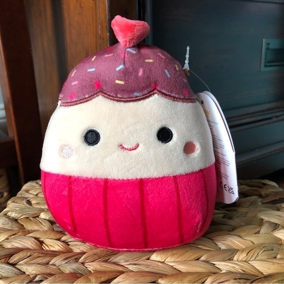 Squishmallows Elpha the Cupcake Valentine’s Day, First to print Limited 5” - Picture 1 of 7